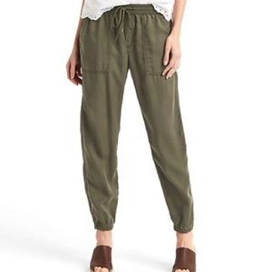 NWT Gap Tencel Utility Joggers